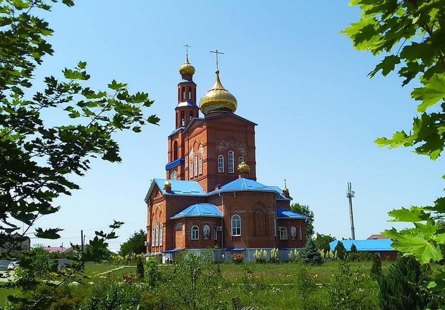 Церковь Успения Пресвятой Богородицы, Кочубеевское (Кочубеевский район, Ставропольский край). общий вид в ландшафте