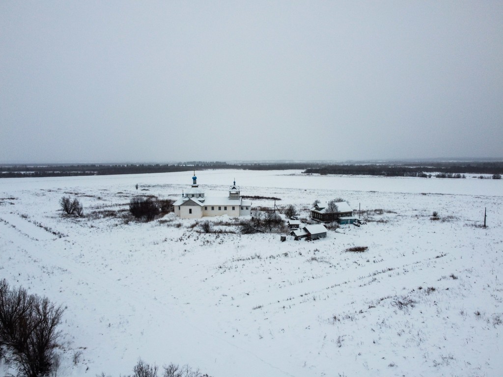 Церковь Введения во храм Пресвятой Богородицы (новая), Кузьмино (Княжестров) (Приморский район, Архангельская область). общий вид в ландшафте