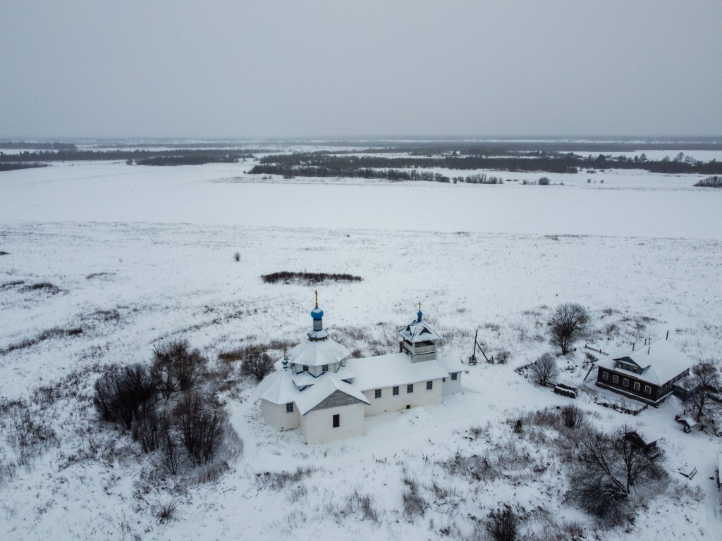 Церковь Введения во храм Пресвятой Богородицы (новая), Кузьмино (Княжестров) (Приморский район, Архангельская область). общий вид в ландшафте