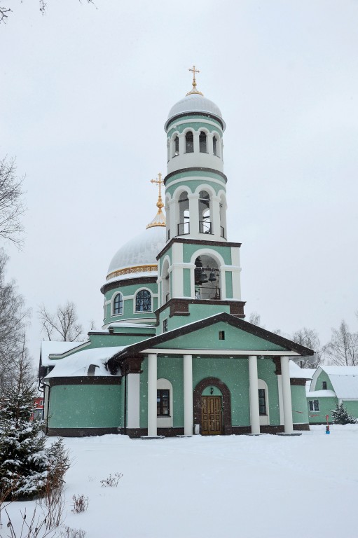 Церковь Димитрия Донского и Евдокии Московской, Софрино, посёлок (Пушкинский район и гг. Ивантеевка, Королёв, Московская область). фасады