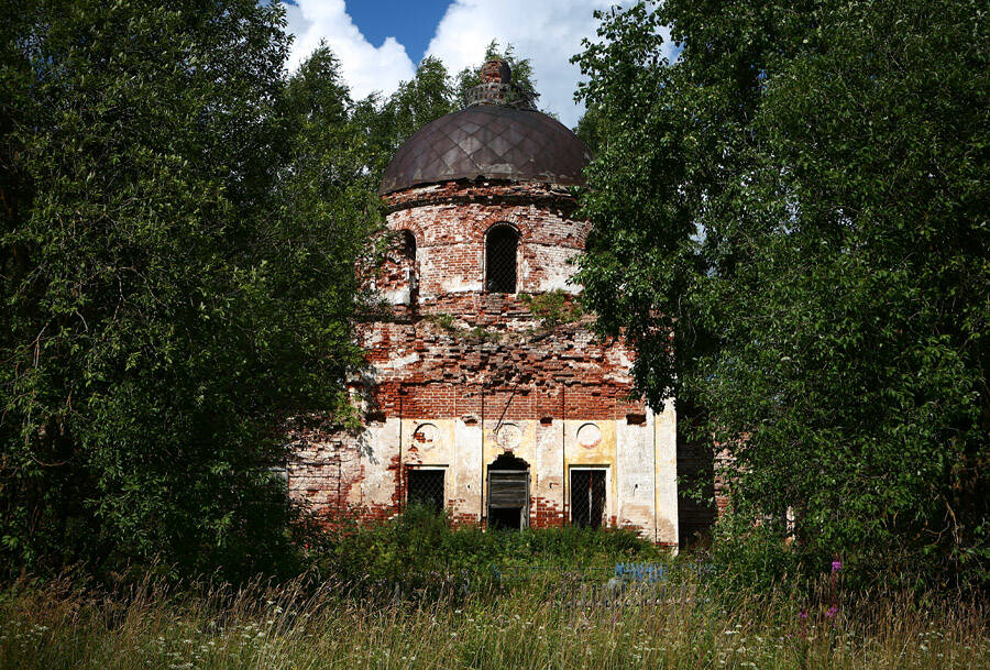 Церковь Рождества Пресвятой Богородицы, Горка (Комоневское) (Бабаевский район, Вологодская область). общий вид в ландшафте