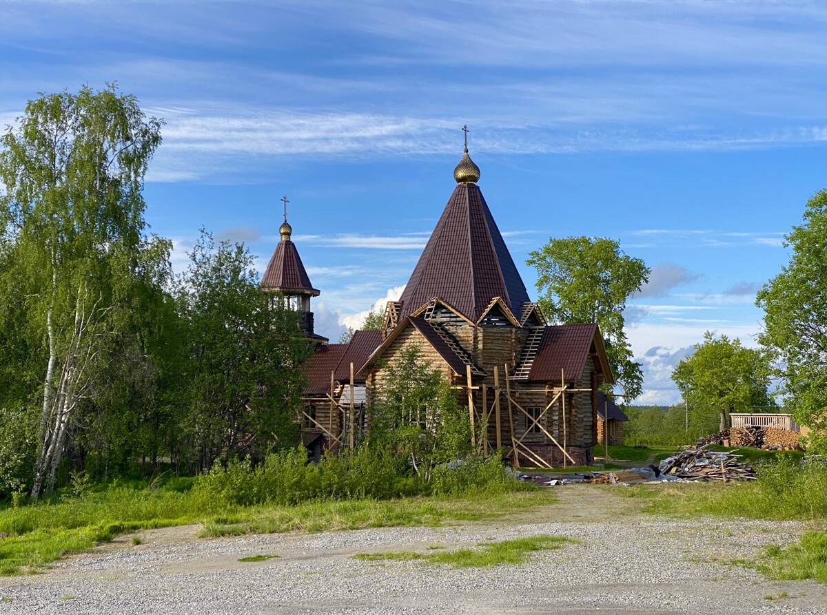 Собор Всех Святых, в земле Кольской просиявших, Умба (Терский район, Мурманская область). документальные фотографии, Вид с юга от музея