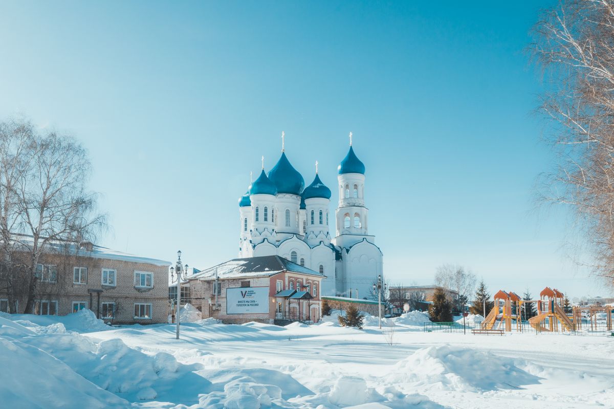 общий вид в ландшафте. Церковь Покрова Пресвятой Богородицы (новая), Балтай (Балтайский район, Саратовская область)