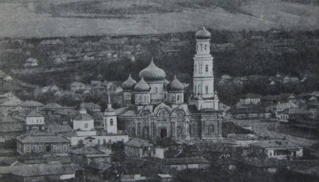 Церковь Покрова Пресвятой Богородицы (деревянная), Балтай (Балтайский район, Саратовская область). архивная фотография, Фото 1910-20-х гг., деревянная Покровская церковь слева. Источник: oldsaratov.ru/photo/gubernia/14477