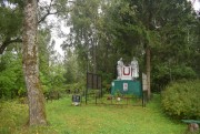 Церковь Параскевы Пятницы, Храмовое место за братским захоронением (вид с северной стороны)<br>, Пятницкое, Спас-Деменский район, Калужская область
