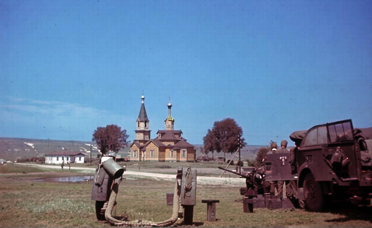 Храм в ландшафте села. Фото 1942 г. с аукциона e-bay.de, архивная фотография. Церковь Вознесения Господня, Ольховый Рог (Миллеровский район, Ростовская область)