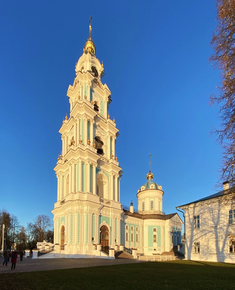 Собор Богоявления Господня в Кремле (новый), Кострома (Кострома, город, Костромская область). фасады, Вид с юго-запада от забора стройплощадки Успенского собора