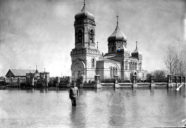 Давыдовка. Церковь Михаила Архангела (каменная). архивная фотография, Фото из коллекции Н. Журавлёва, 1900-е. Источник: oldsaratov.ru/photo/gubernia/22120