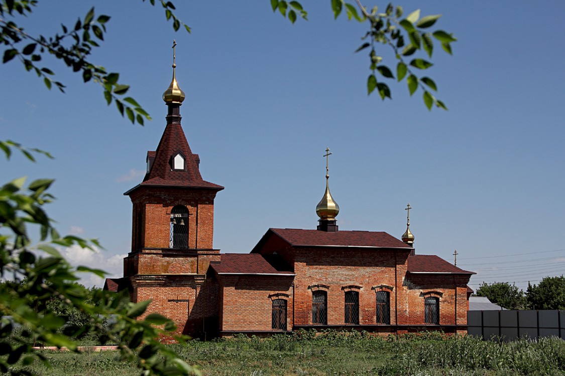 Церковь Испанской иконы Божией Матери, Малая Таволожка (Пугачёвский район, Саратовская область). фасады
