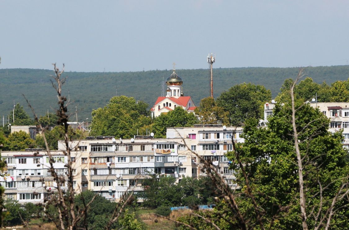 Севастополь. Церковь Романа Исповедника. общий вид в ландшафте