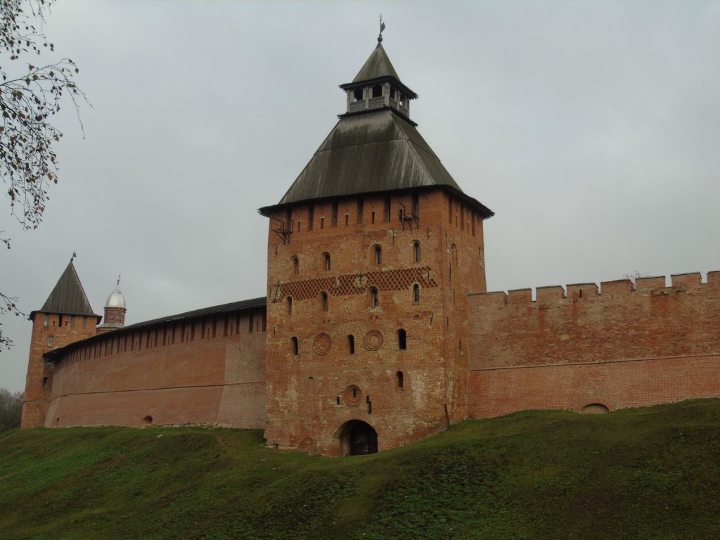 Великий Новгород. Кремль. Часовня Спаса Преображения и иконы Божией Матери 