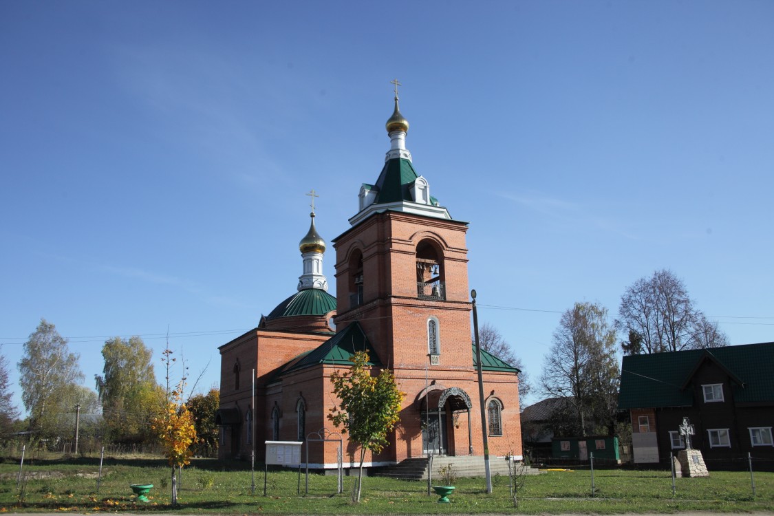 Церковь Троицы Живоначальной, Чаусово, посёлок совхоза (Жуковский район, Калужская область). фасады