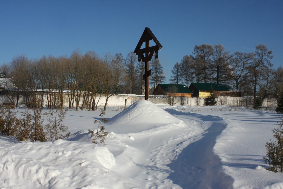Церковь Покрова Пресвятой Богородицы (старая), Таширово (Наро-Фоминский городской округ, Московская область). дополнительная информация, Вид на церковное место с юга.