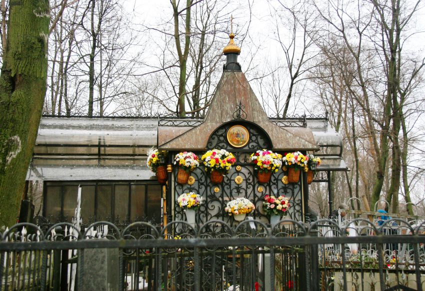 Сень над могилой Матроны Московской, дополнительная информация. Часовня Матроны Московской на Даниловском кладбище, Донской (Южный административный округ (ЮАО), г. Москва)