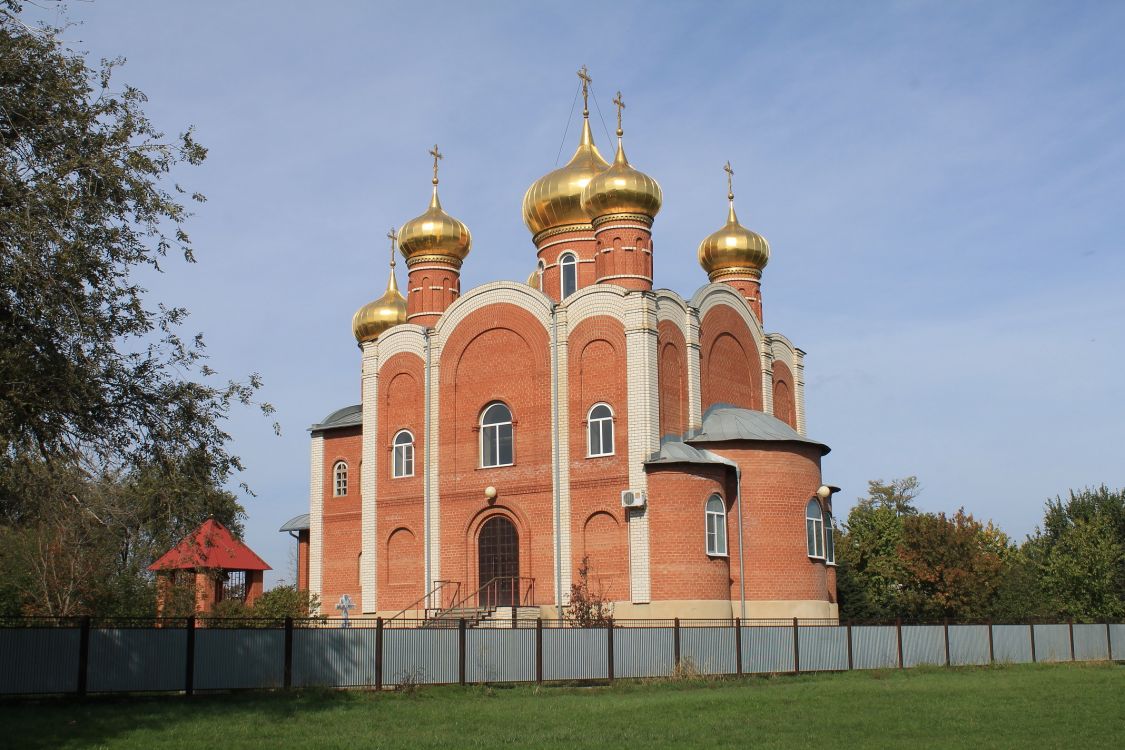 Церковь Покрова Пресвятой Богородицы, Птичье (Изобильненский район, Ставропольский край). фасады