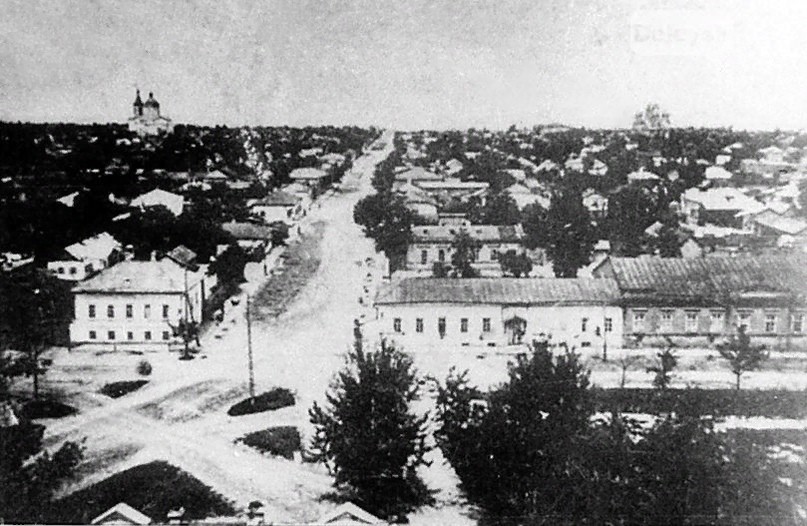 Ейск. Церковь Покрова Пресвятой Богородицы (новая). архивная фотография, Церковь слева вдали, справа Старо-Покровская церковь. Тиражная фотооткрытка 1910-х годов