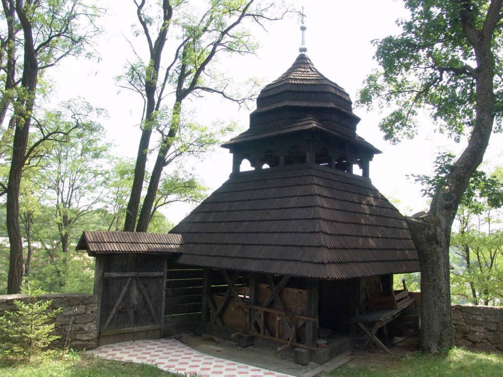 Церковь Николая Чудотворца, Сапогов (Чортковский район, Украина, Тернопольская область). дополнительная информация, колокольня