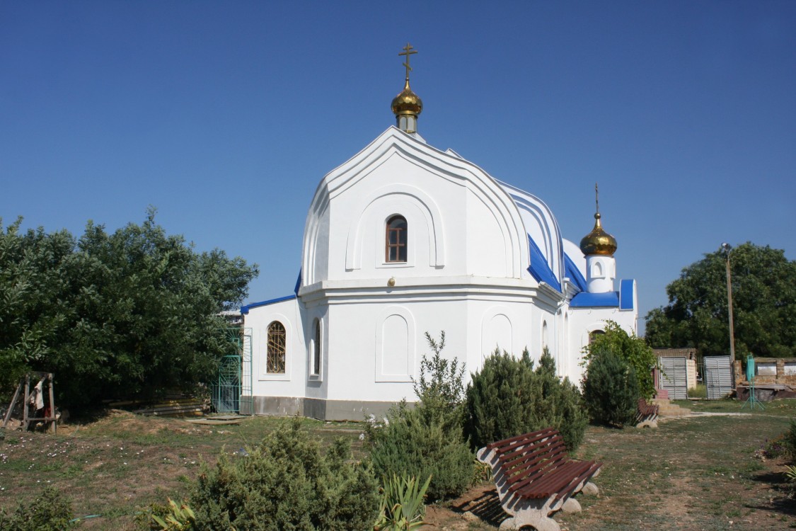 Церковь Гавриила Архангела, Штормовое (Сакский район, Республика Крым). фасады