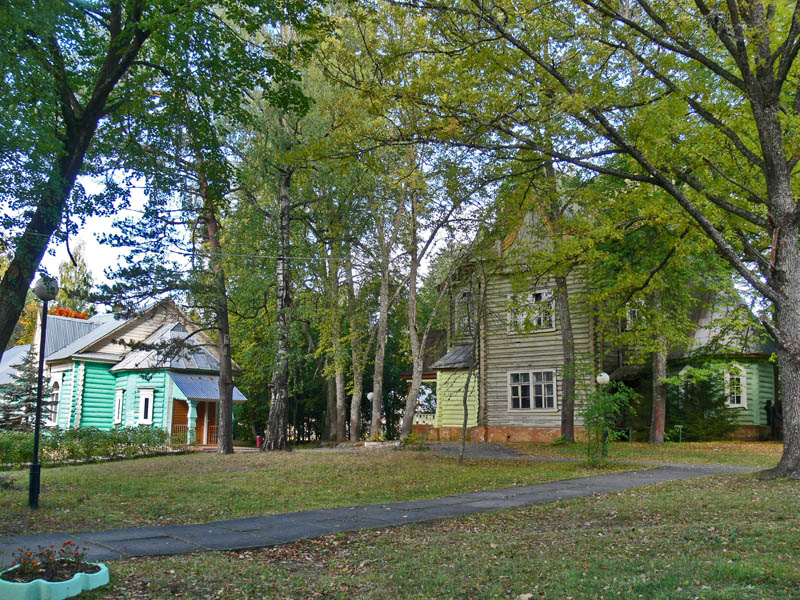 Гефсиманский скит, Солнечный (о. Городомля) (Солнечный, ЗАТО, Тверская область). фасады, Церкви Нила Столобенского (слева) и Успения (справа)