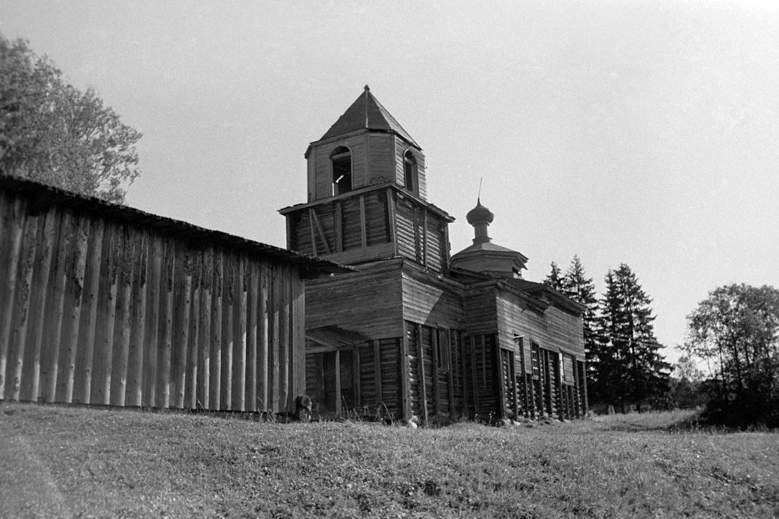 Кладовка. Церковь Воздвижения Креста Господня. архивная фотография, Фотография сделана в середине 1970-х годов