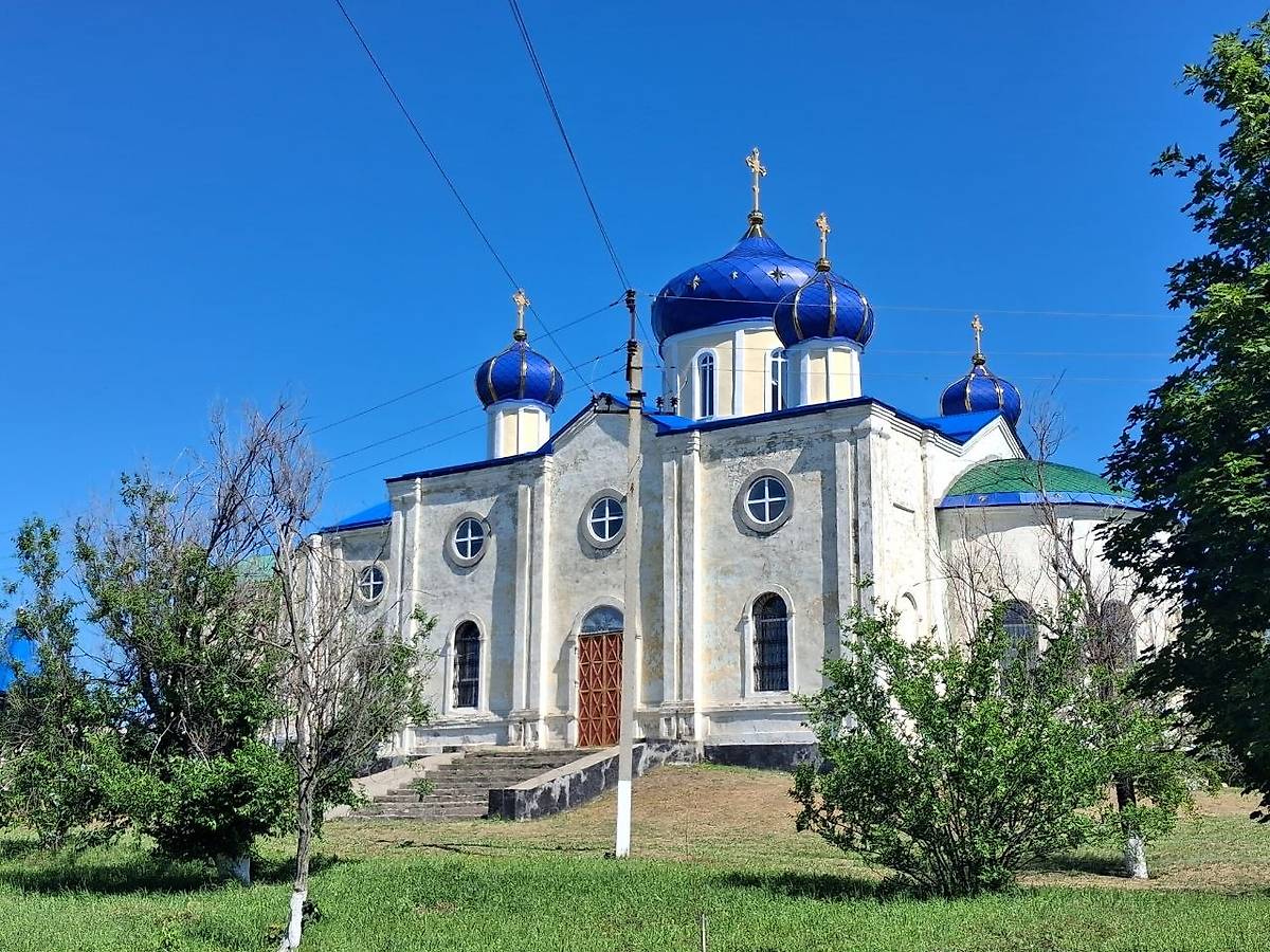 фасады. Церковь Митрофана Воронежского, Бирюково (Криничное) (Свердловский район и г. Свердловск, Украина, Луганская область)