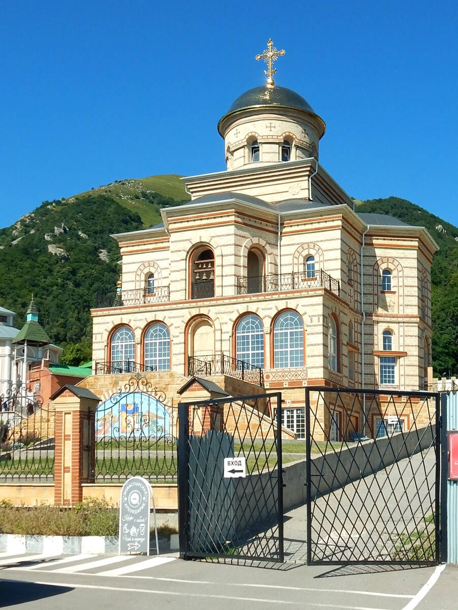 Успенский Второафонский монастырь. Церковь Успения Пресвятой Богородицы (новая), Лермонтов (Лермонтов, город, Ставропольский край). фасады