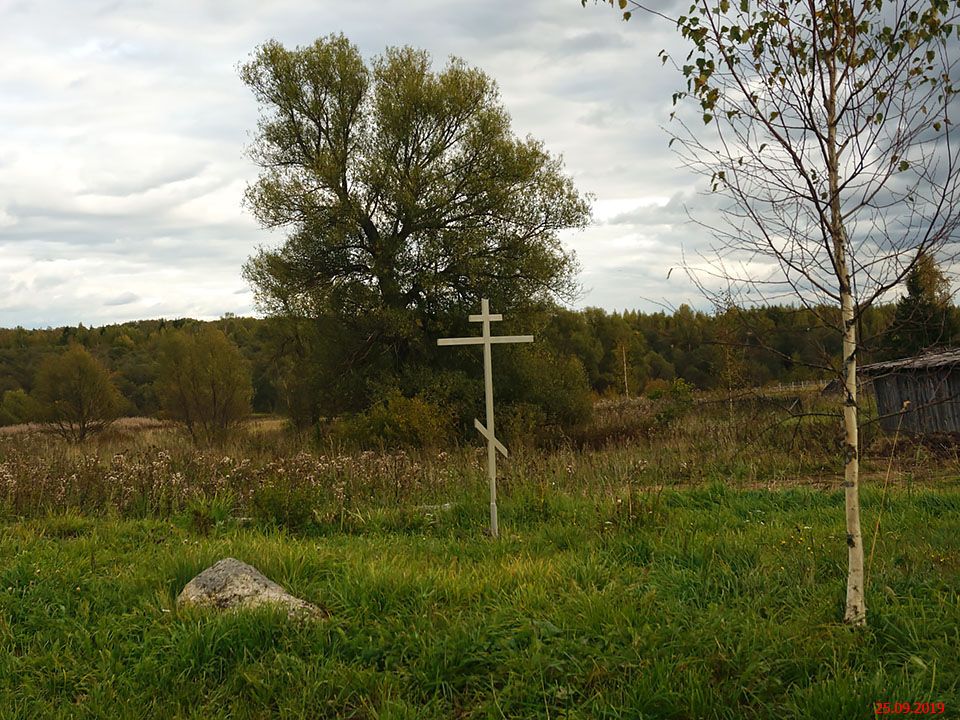 Часовня Александра Свирского, Павлово (Лихославльский район, Тверская область). общий вид в ландшафте