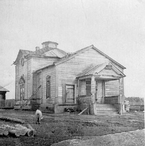 Осинник. Церковь Благовещения Пресвятой Богородицы. архивная фотография, Сельский клуб в здании буренской Благовещенской церкви (фото советского периода)