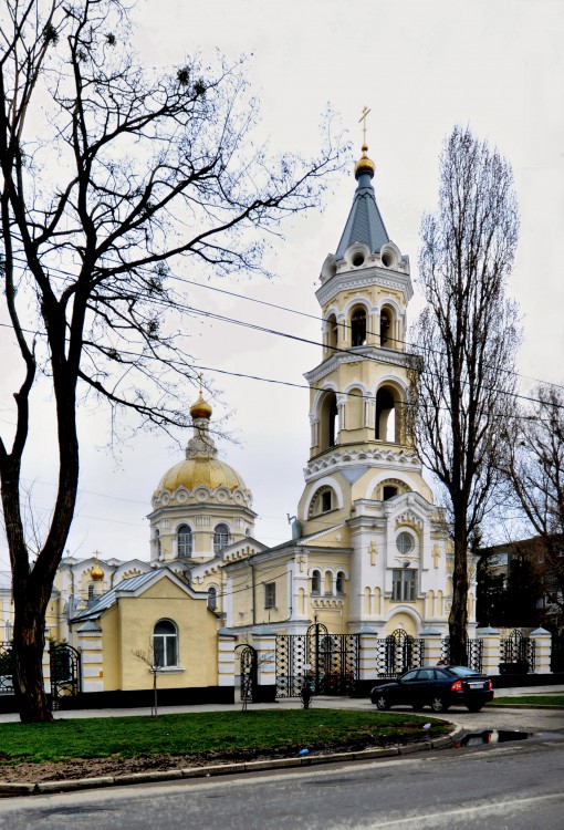 Ставрополь. Крестильная церковь Владимира равноапостольного в колокольне собора Андрея Первозванного. общий вид в ландшафте