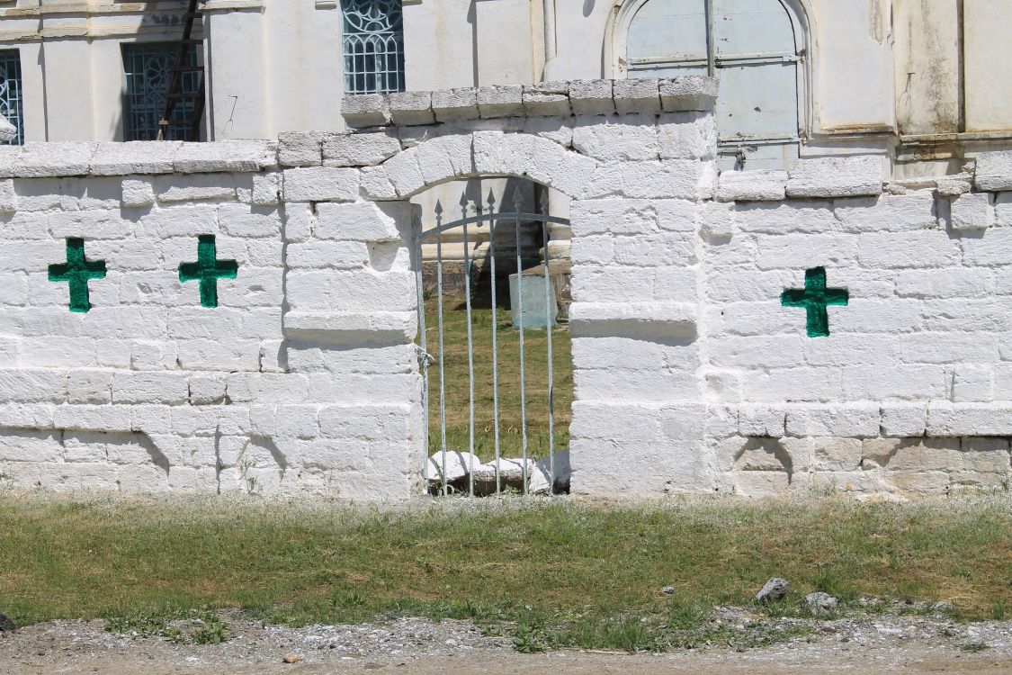 Церковь Серафима Саровского, Труновское (Труновский район, Ставропольский край). дополнительная информация, Церковная ограда