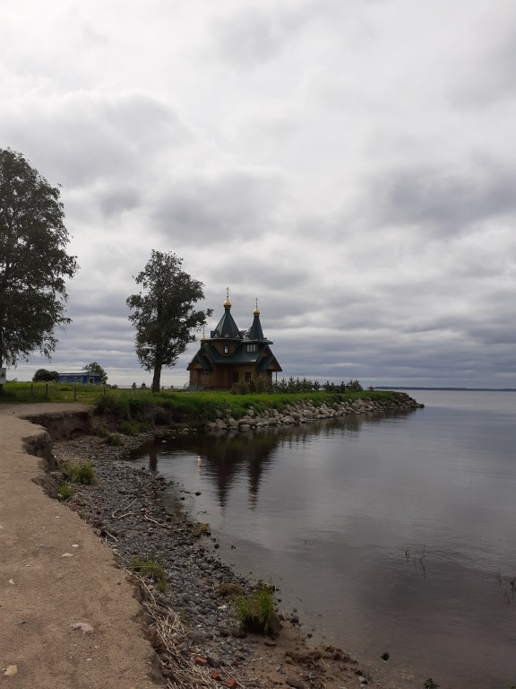Церковь Троицы Живоначальной (новая), Городище (Череповецкий район, Вологодская область). общий вид в ландшафте