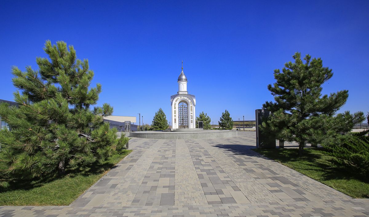 общий вид в ландшафте. Часовня Воскресения Христова, Самбек (Неклиновский район, Ростовская область)
