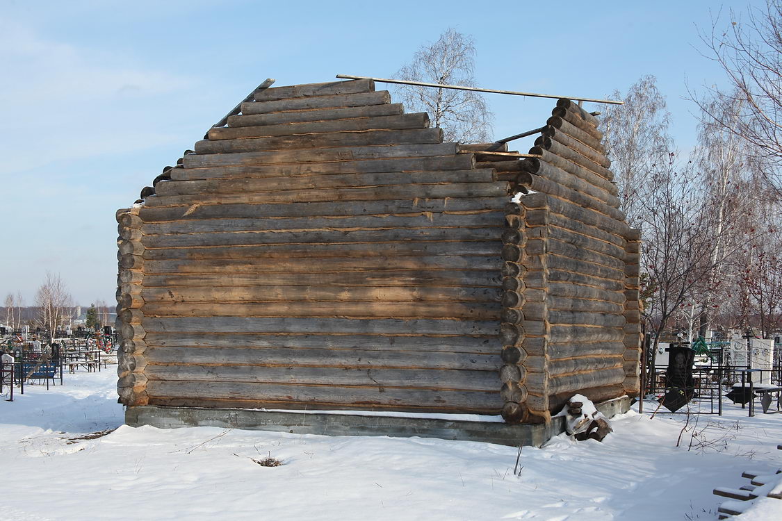 Неизвестная кладбищенская часовня, Еткуль (Еткульский район, Челябинская область). фасады, Сруб часовни на фундаменте