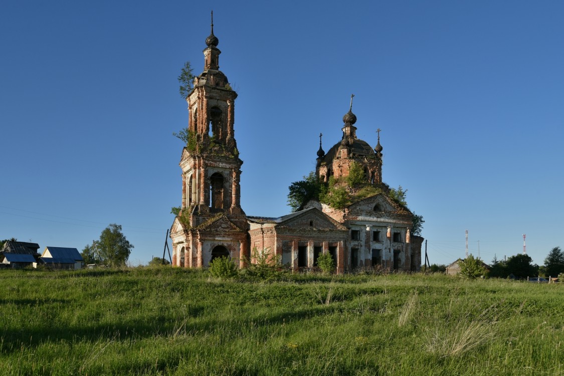 Холм. Церковь Николая Чудотворца. общий вид в ландшафте, Южный фасад