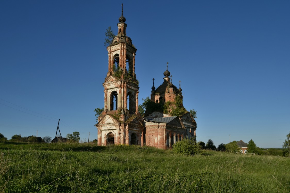 Холм. Церковь Николая Чудотворца. общий вид в ландшафте, Вид с юго-запада