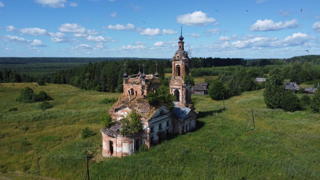 Церковь Николая Чудотворца, Холм (Галичский район, Костромская область). общий вид в ландшафте