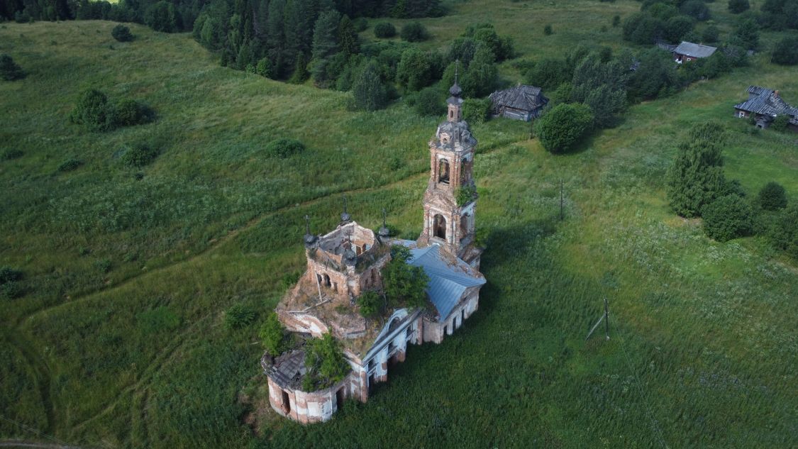 Церковь Николая Чудотворца, Холм (Галичский район, Костромская область). общий вид в ландшафте