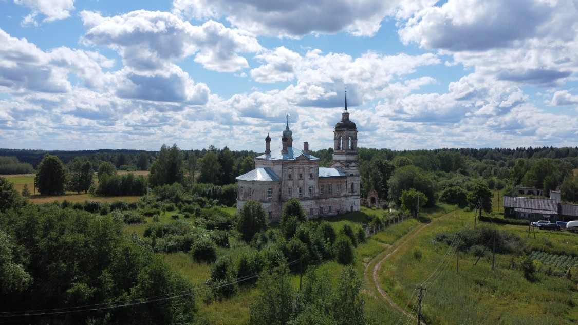 Шахово. Церковь Покрова Пресвятой Богородицы. общий вид в ландшафте