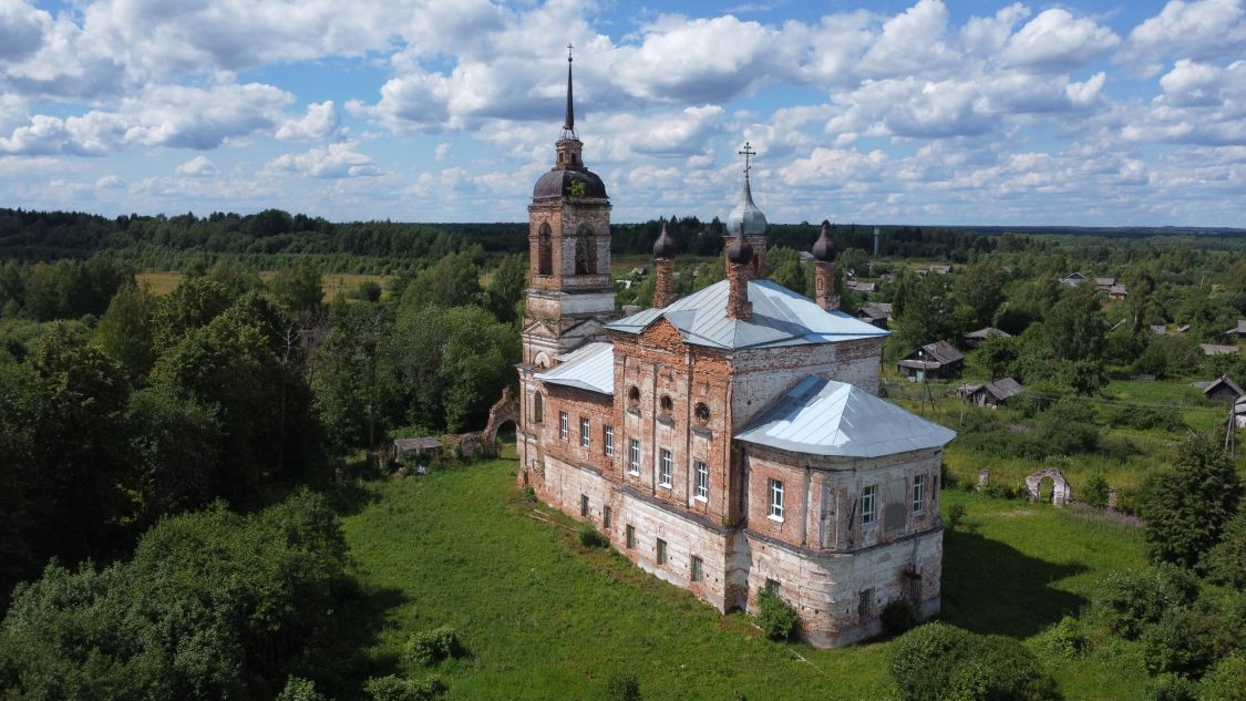 Церковь Покрова Пресвятой Богородицы, Шахово (Судиславский район, Костромская область). общий вид в ландшафте