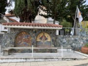 Церковь Димитрия Солунского, Иконы перед входом на территорию храма<br>, Като Платрес, Никосия, Кипр
