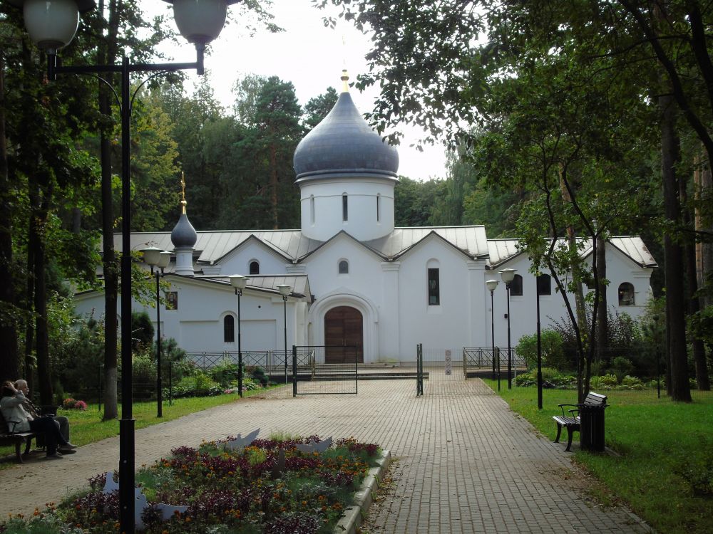 Церковь Владимира, митрополита Киевского в Болшеве (новая), Королёв (Пушкинский район и гг. Ивантеевка, Королёв, Московская область). фасады