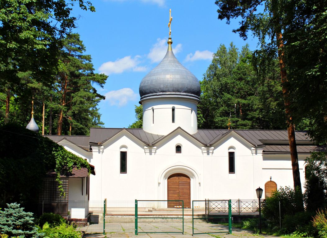 Церковь Владимира, митрополита Киевского в Болшеве (новая), Королёв (Пушкинский район и гг. Ивантеевка, Королёв, Московская область). фасады
