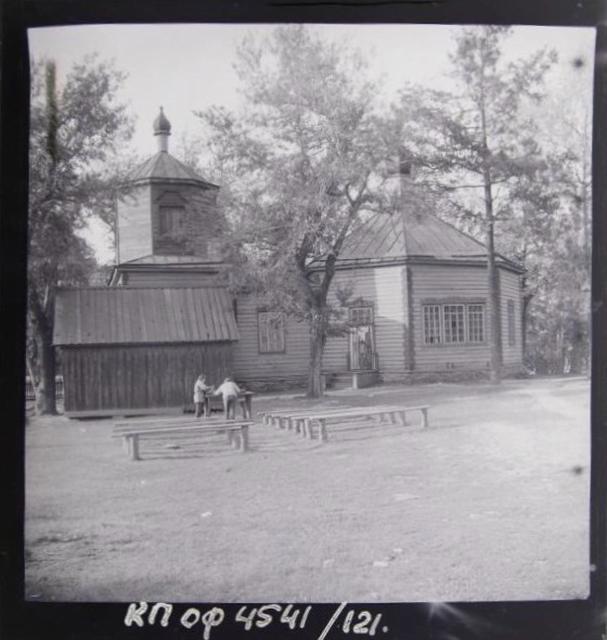 Церковь Николая Чудотворца (старая), Карабаш (Карабаш, город, Челябинская область). архивная фотография, Фото советского периода (негатив из фондов Государственного научно-исследовательского музея архитектуры имени А.В. Щусева). Автор В.Е. Хаславская