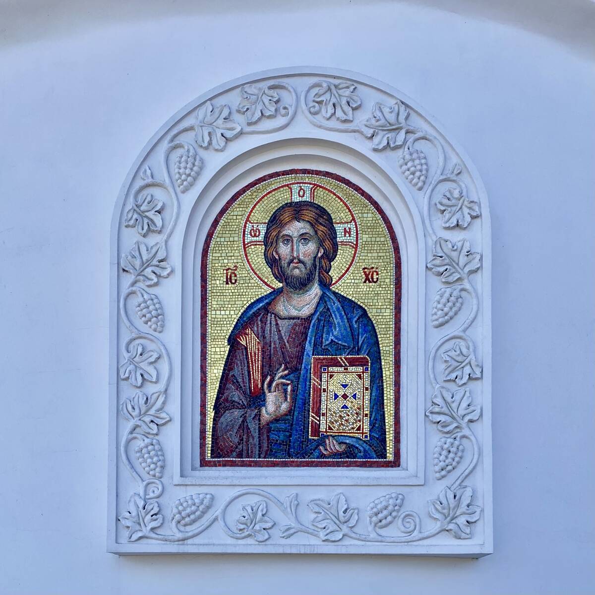 Церковь Успения Пресвятой Богородицы (новая), Балахта (Балахтинский район, Красноярский край). дополнительная информация, Мозаичное панно на апсиде