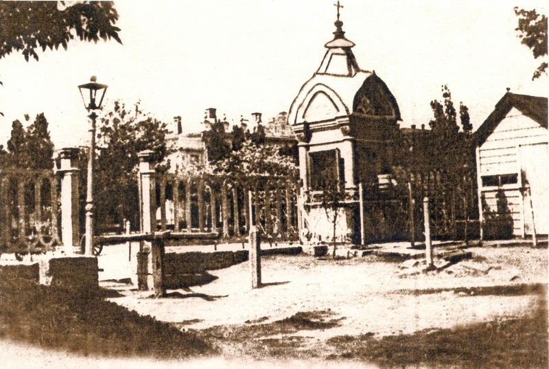 Часовня в память 17 октября 1888 года в Александровском саду, Новочеркасск (Новочеркасск, город, Ростовская область). архивная фотография, С сайта: http://novocherkassk.net/viewtopic.php?f=29&t=39938&start=120