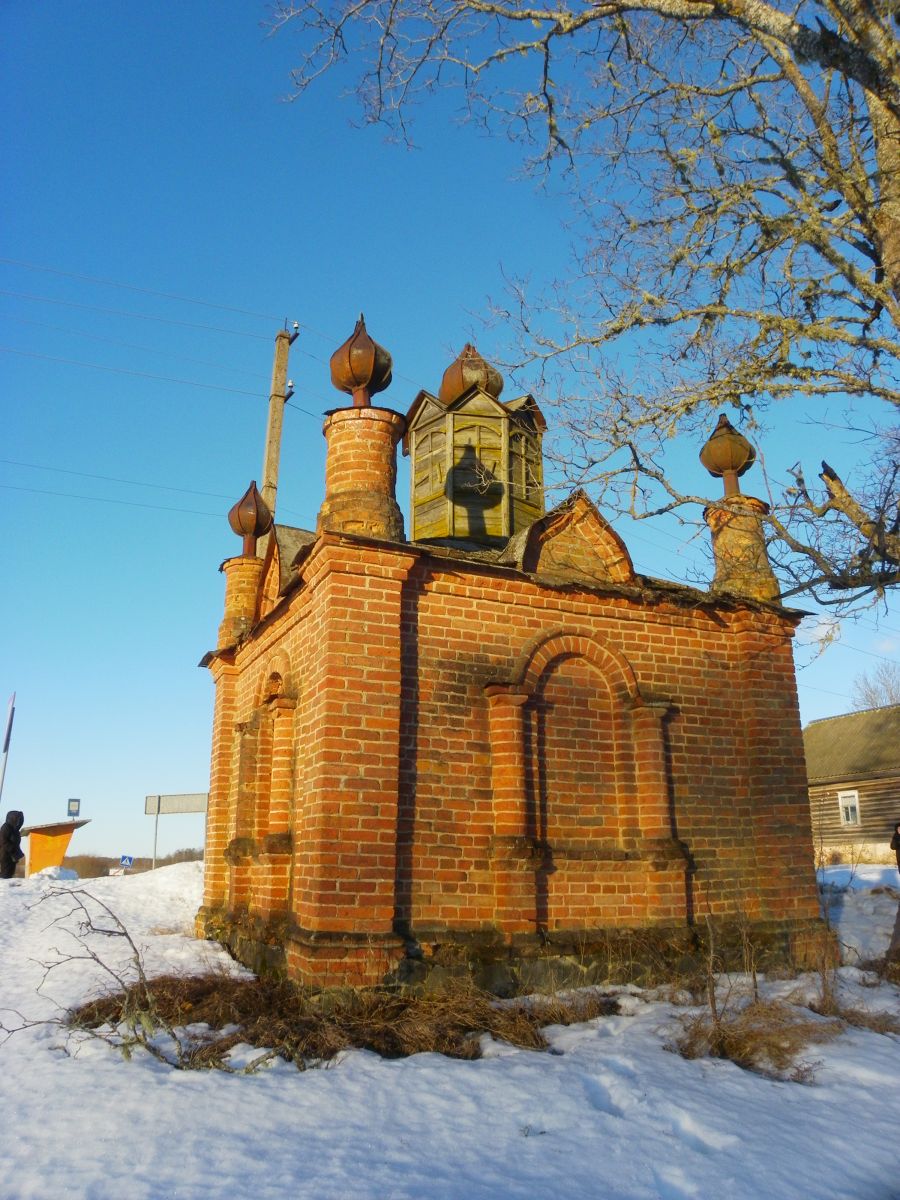 Часовня Тихвинской иконы Божией Матери в Гусиной Горке, Горка (Батецкий район, Новгородская область). фасады