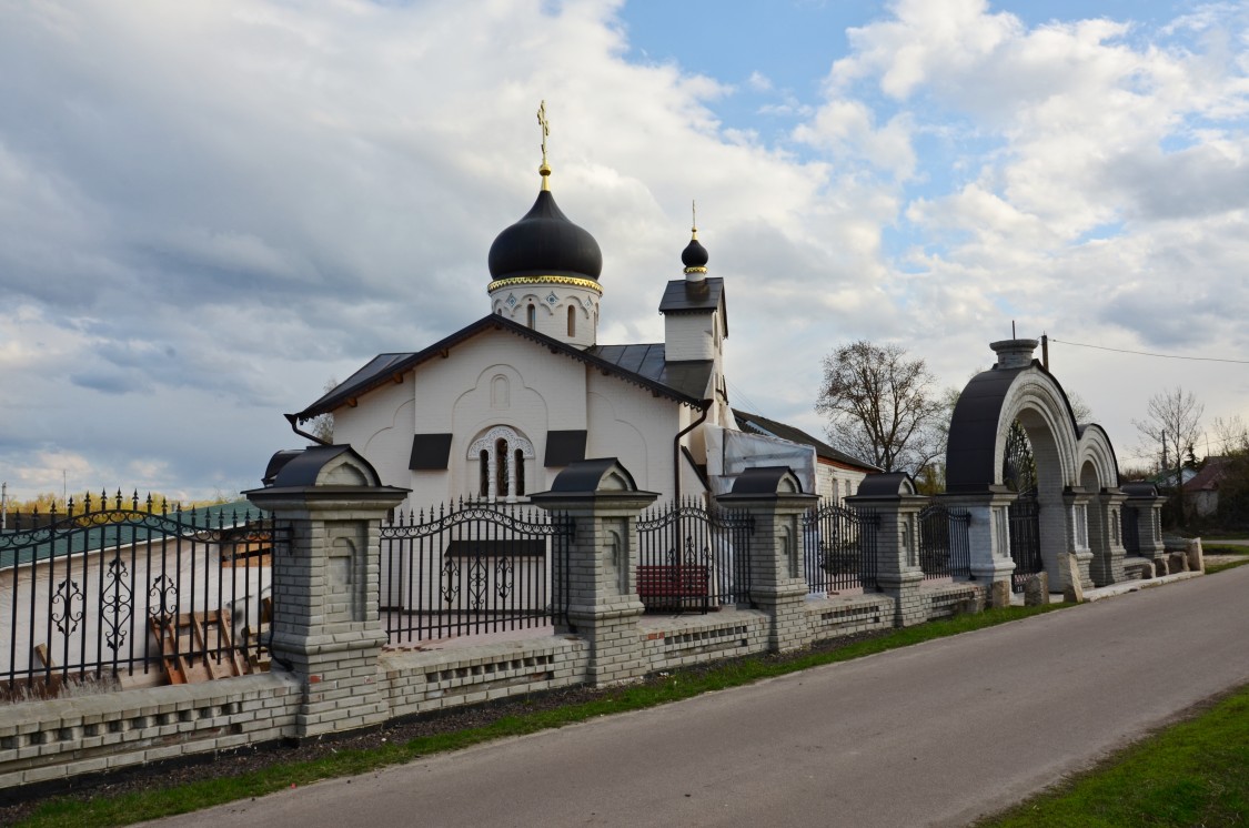 Храм-часовня Обновления храма Георгия Победоносца в Лидде, Рассыльная (Кромской район, Орловская область). общий вид в ландшафте
