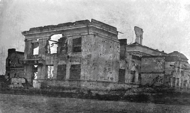 Церковь Рождества Христова, Ржев (Ржевский район и г. Ржев, Тверская область). архивная фотография, Руины храма. Фото 1945 г. из архива Георгия Ходакова