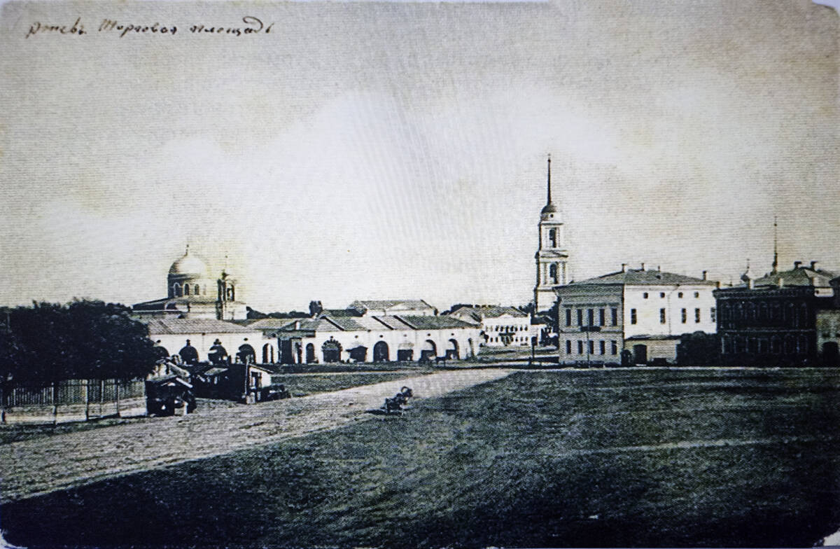 Церковь Рождества Христова, Ржев (Ржевский район и г. Ржев, Тверская область). архивная фотография, Открытка нач.ХХ в. Вид с торговой площади: церковь слева, справа колокольня Успенского собора
