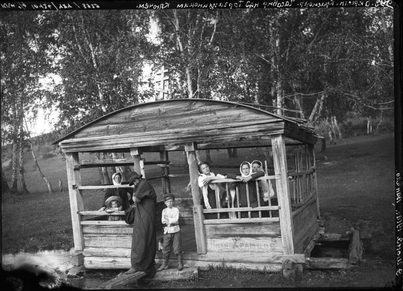 Красноярск. Надкладезная часовня на Торгашинском ключе. архивная фотография, Фото 1910 года из фондов Красноярского краевого краеведческого музея. Автор Людвиг Юльевич Вонаго